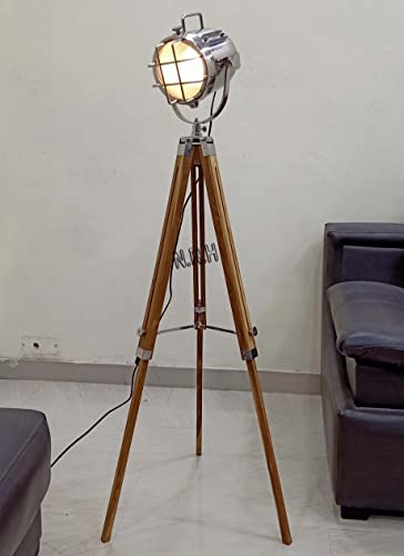 Nautische Stehlampe Hollywood Studio Vintage Design Industrieller Strahler mit schöner Natur Teak Holz Dreibein Lampe